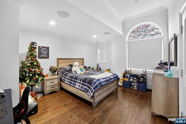 1096 Briar Way, Fort Lee, NJ 07024