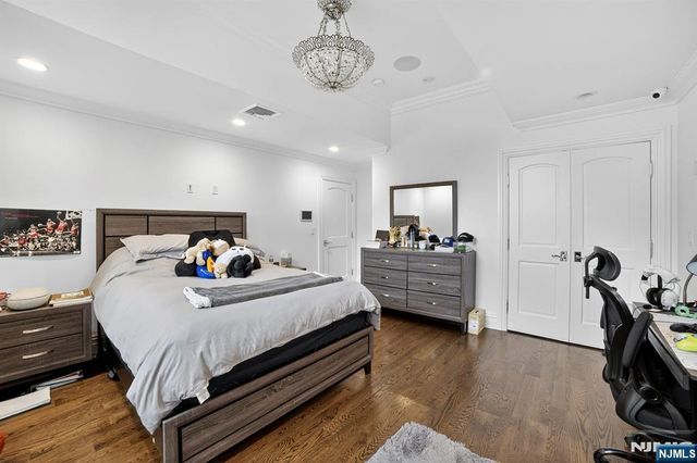 1096 Briar Way, Fort Lee, NJ 07024