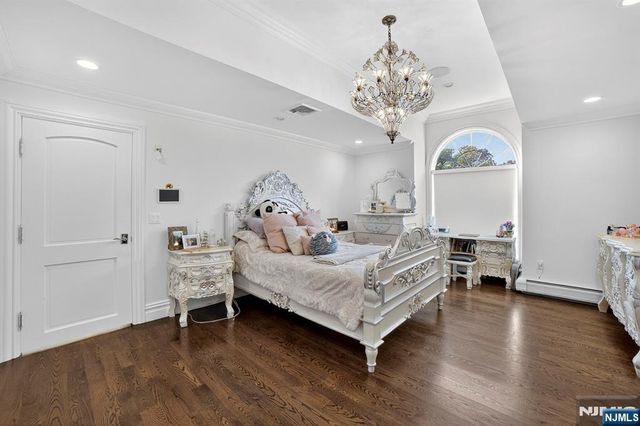 1096 Briar Way, Fort Lee, NJ 07024