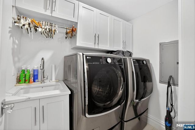 1096 Briar Way, Fort Lee, NJ 07024