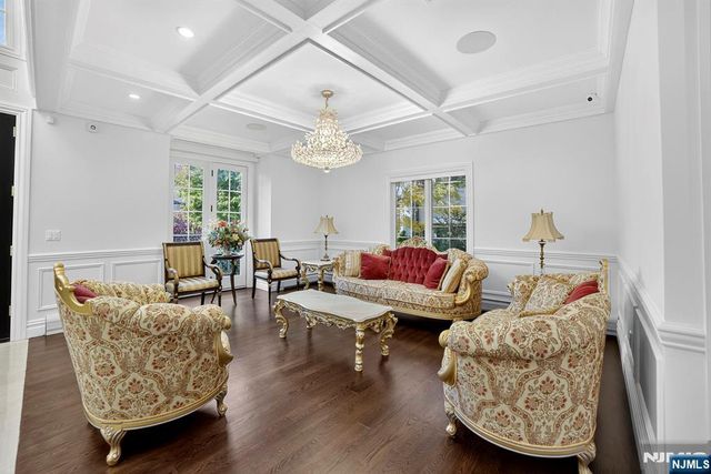 1096 Briar Way, Fort Lee, NJ 07024