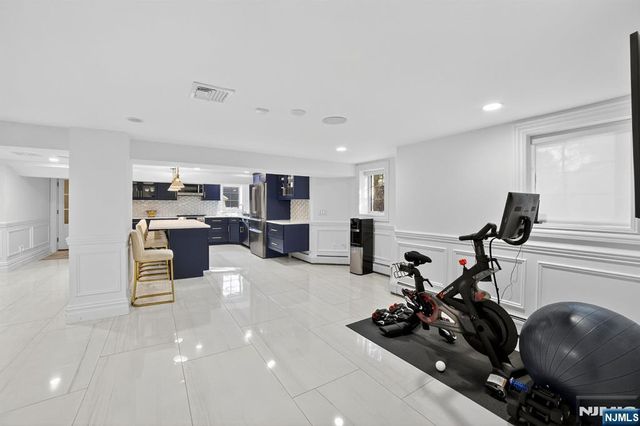 1096 Briar Way, Fort Lee, NJ 07024