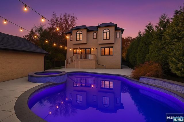 1096 Briar Way, Fort Lee, NJ 07024