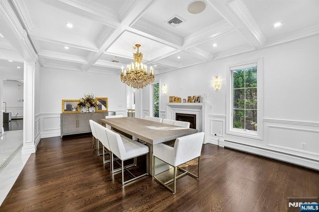 1096 Briar Way, Fort Lee, NJ 07024