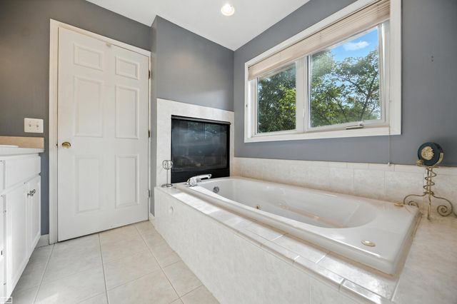 42680 Chippewa Drive, Clinton Twp, MI 48038