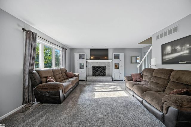 42680 Chippewa Drive, Clinton Twp, MI 48038