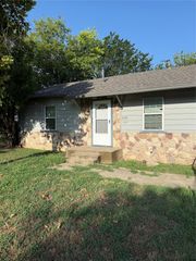 3204 Canberra Court, Fort Worth, TX 76105