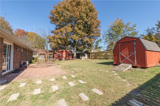 615 Honeysuckle Street, Lowell, AR 72745
