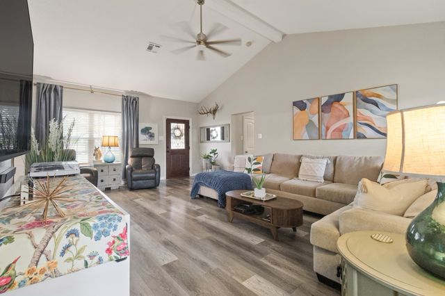 5624 Thoms Court, Fort Worth, TX 76126