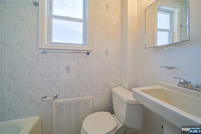 334 Broad Avenue, Ridgefield, NJ 07657