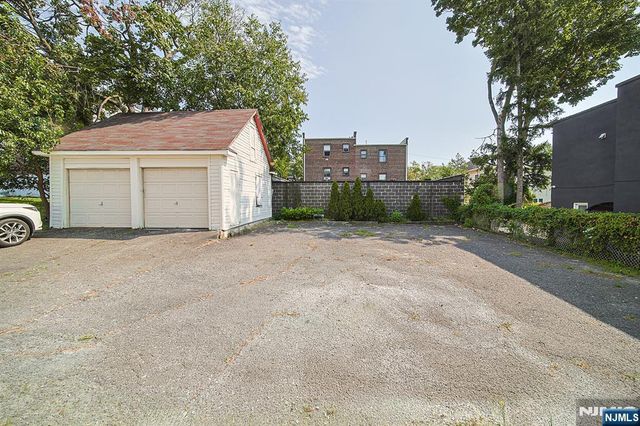 334 Broad Avenue, Ridgefield, NJ 07657