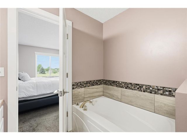 672 Laurie Lane, Hudson, WI 54016