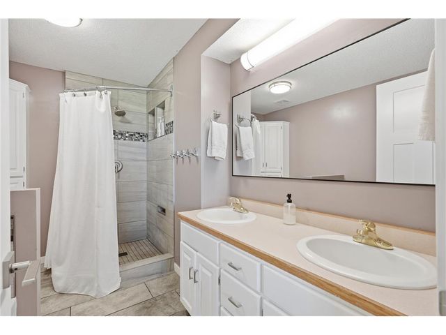 672 Laurie Lane, Hudson, WI 54016