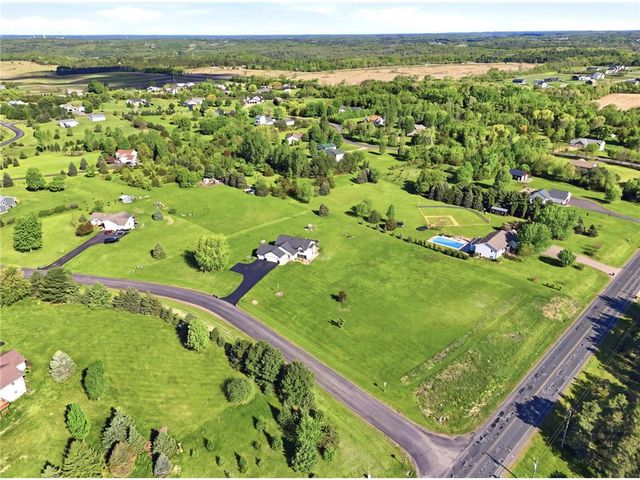 672 Laurie Lane, Hudson, WI 54016