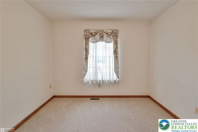 1927 Vintage Road, Bethlehem Twp, PA 18045