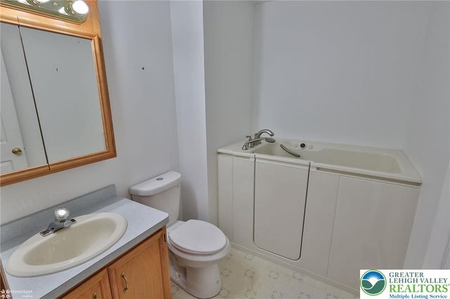 1927 Vintage Road, Bethlehem Twp, PA 18045