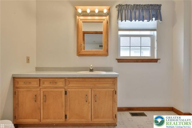 1927 Vintage Road, Bethlehem Twp, PA 18045