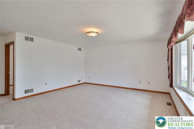 1927 Vintage Road, Bethlehem Twp, PA 18045