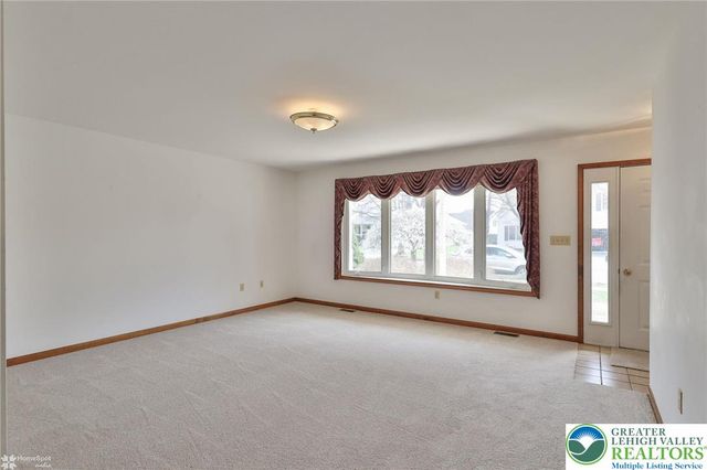 1927 Vintage Road, Bethlehem Twp, PA 18045