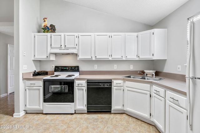 3000 WAVERING Lane, Middleburg, FL 32068