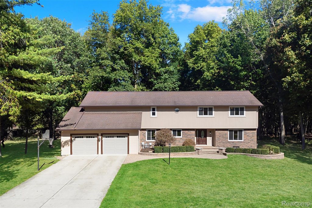 8830 Voigt Avenue, Grosse Ile Township, MI 48138