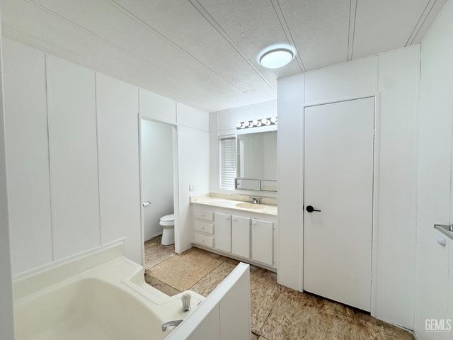 721 Underwood Court, Bakersfield, CA 93301