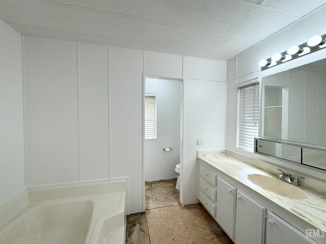 721 Underwood Court, Bakersfield, CA 93301