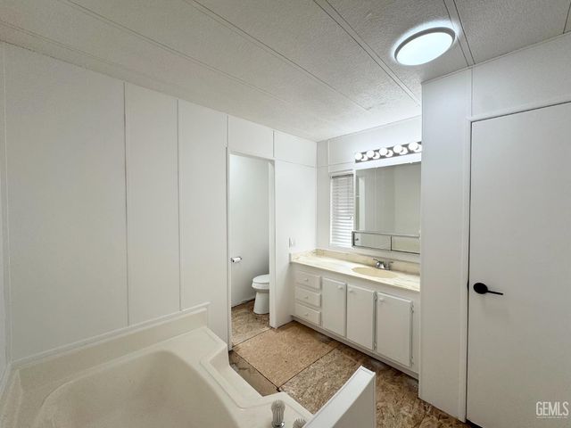 721 Underwood Court, Bakersfield, CA 93301