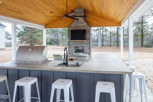 250 Savannah Hill Road, Dunn, NC 28334