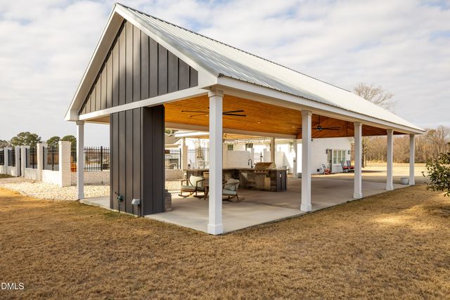 250 Savannah Hill Road, Dunn, NC 28334