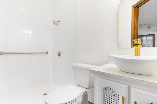 21205 National DR, Lago Vista, TX 78645