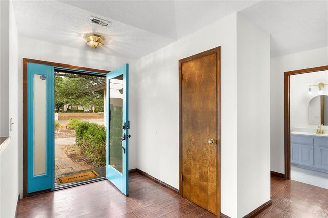 21205 National DR, Lago Vista, TX 78645