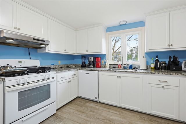 37 Knowles Drive, Warwick, RI 02888