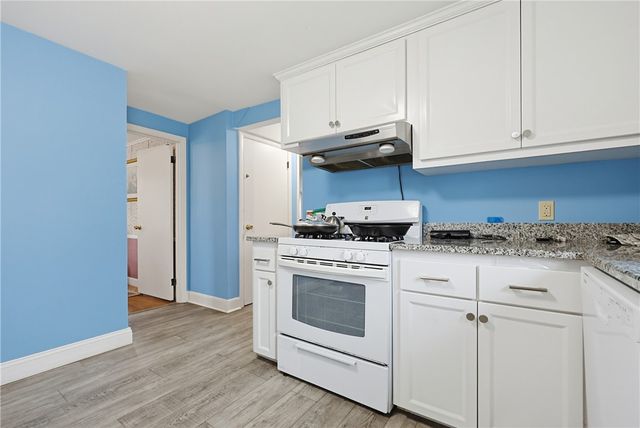 37 Knowles Drive, Warwick, RI 02888