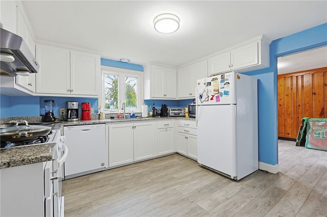 37 Knowles Drive, Warwick, RI 02888