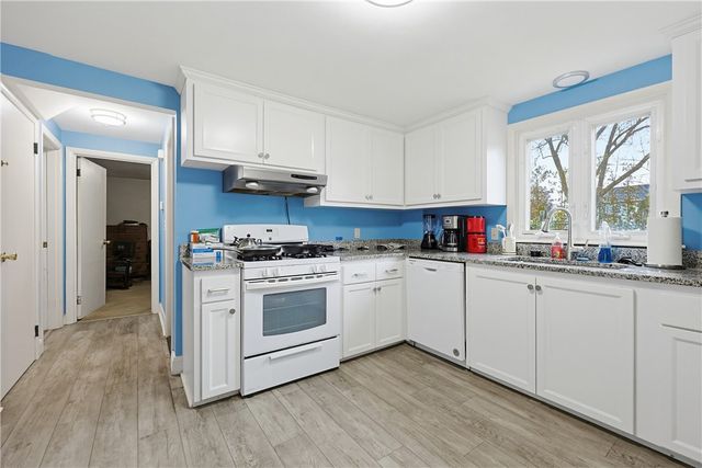 37 Knowles Drive, Warwick, RI 02888