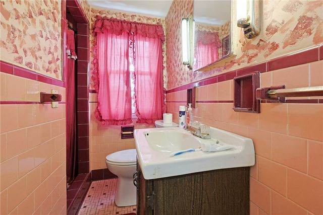 37 Knowles Drive, Warwick, RI 02888