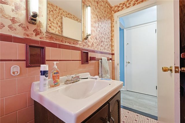 37 Knowles Drive, Warwick, RI 02888