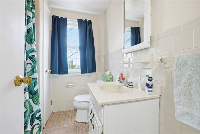 37 Knowles Drive, Warwick, RI 02888