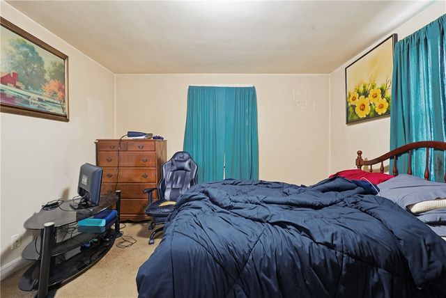 37 Knowles Drive, Warwick, RI 02888