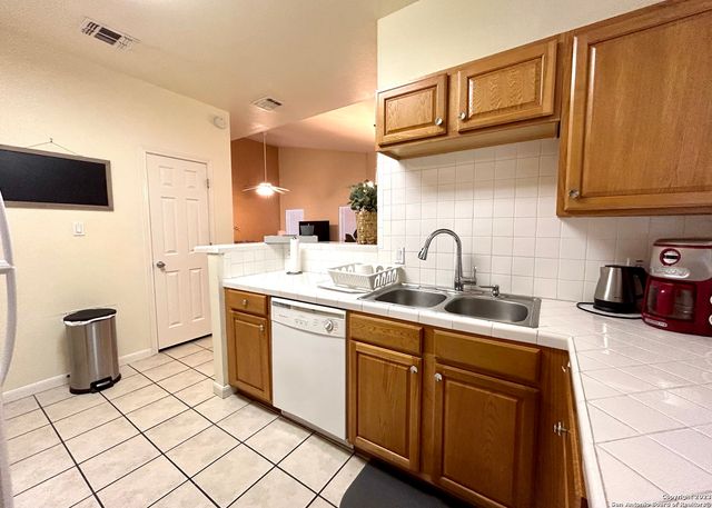 42 Chapel Hill Cir Unit 42, San Antonio, TX 78240