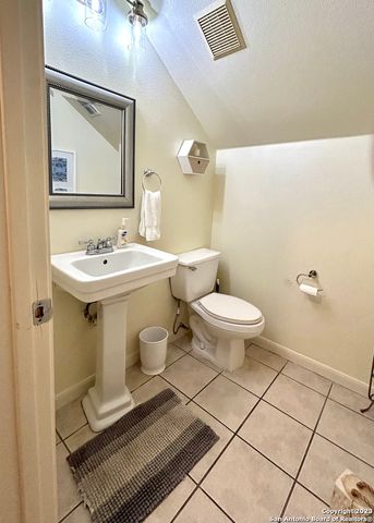 42 Chapel Hill Cir Unit 42, San Antonio, TX 78240