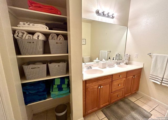 42 Chapel Hill Cir Unit 42, San Antonio, TX 78240