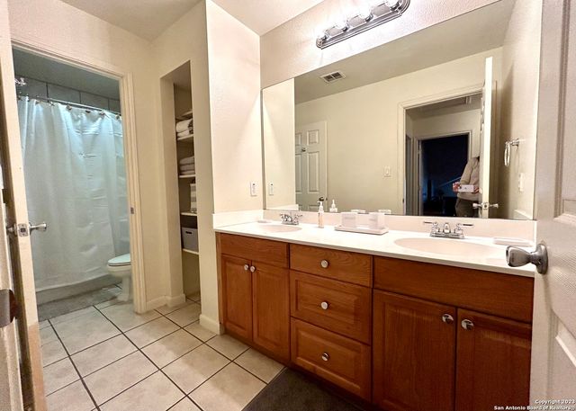 42 Chapel Hill Cir Unit 42, San Antonio, TX 78240