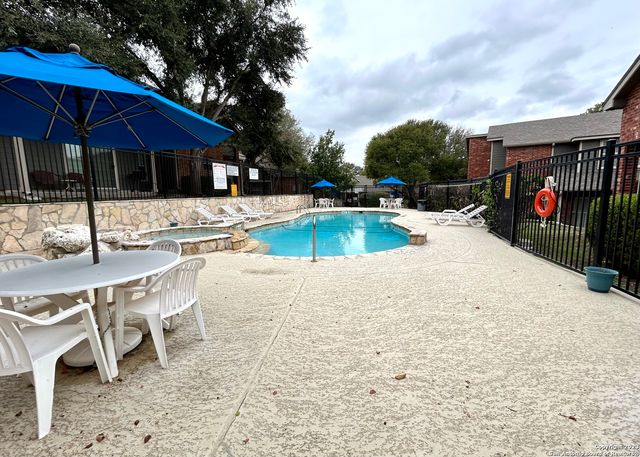 42 Chapel Hill Cir Unit 42, San Antonio, TX 78240