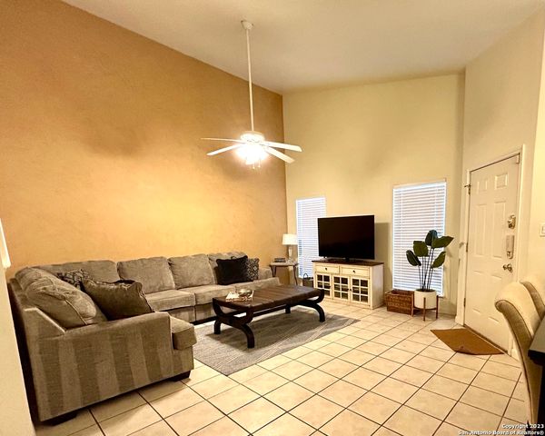42 Chapel Hill Cir Unit 42, San Antonio, TX 78240