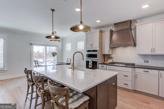 7033 Manchester Drive, Flowery Branch, GA 30542