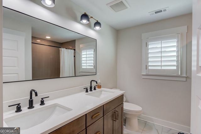 7033 Manchester Drive, Flowery Branch, GA 30542