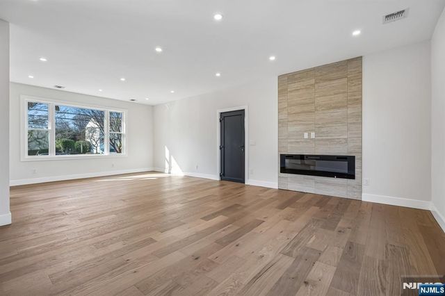 229 Sutton Place, New Milford, NJ 07646