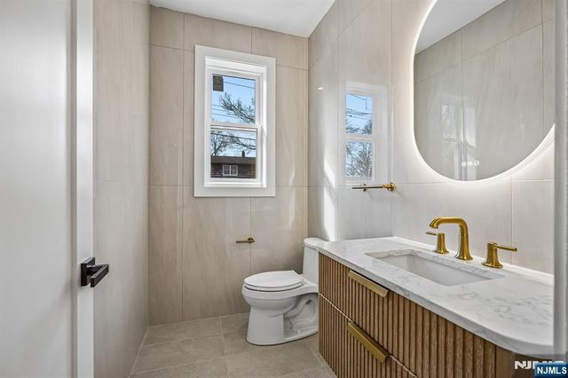 229 Sutton Place, New Milford, NJ 07646